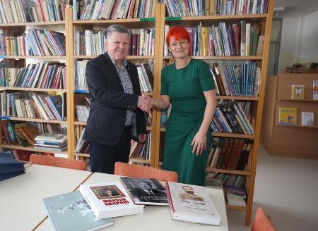 PREDAJA KNJIG RAKEK 02 FOTO LJUBO VUKELIČ